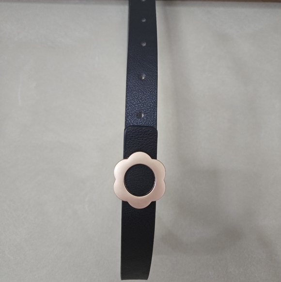 Shein | Black Fake Leather Belt with Cream Flower Buckle, Size M (Made Small) - Picture 5 of 6